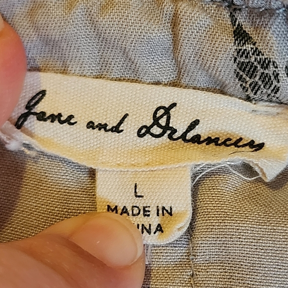 Jane and Delancey Giraffe Print Button Down Shirt Gray 100% Lyocell Size Large - Picture 11 of 12